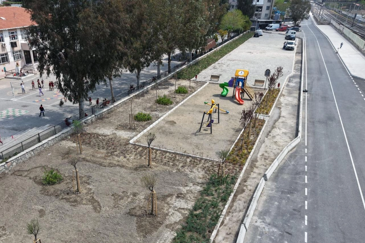 İzmir'de atıl alan mahalle parkına d&ouml;n&uuml;şt&uuml;