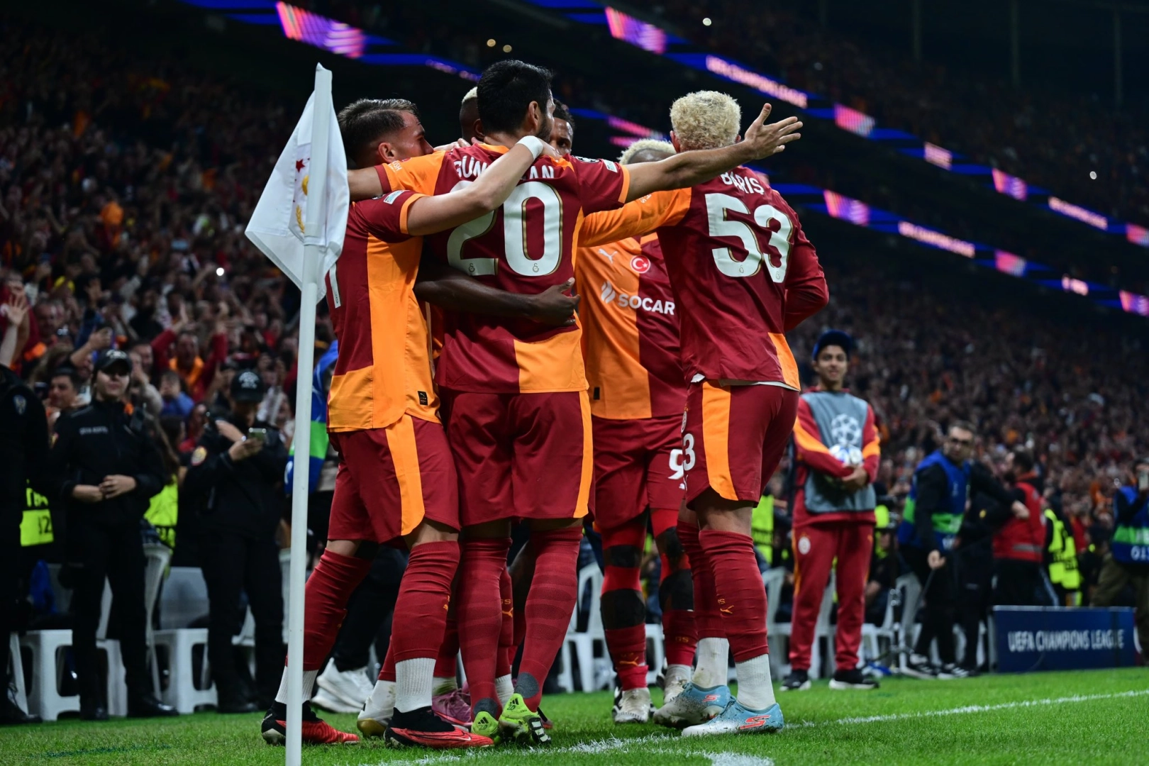 Galatasaray&rsquo;dan tarihi zafer... Liverpool&rsquo;u 1-0 yenerek Şampiyonlar'da ilk 3 puanı aldı