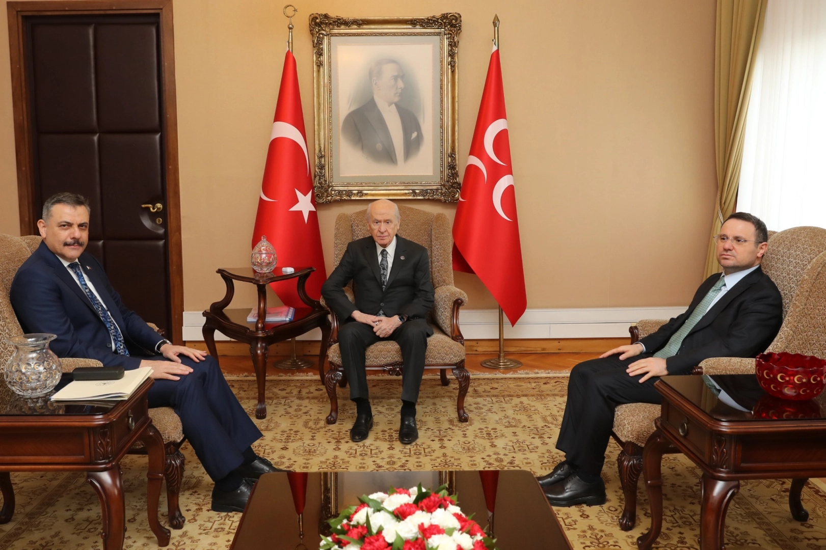 İki bakandan MHP lideri Bah&ccedil;eli&rsquo;ye ziyaret