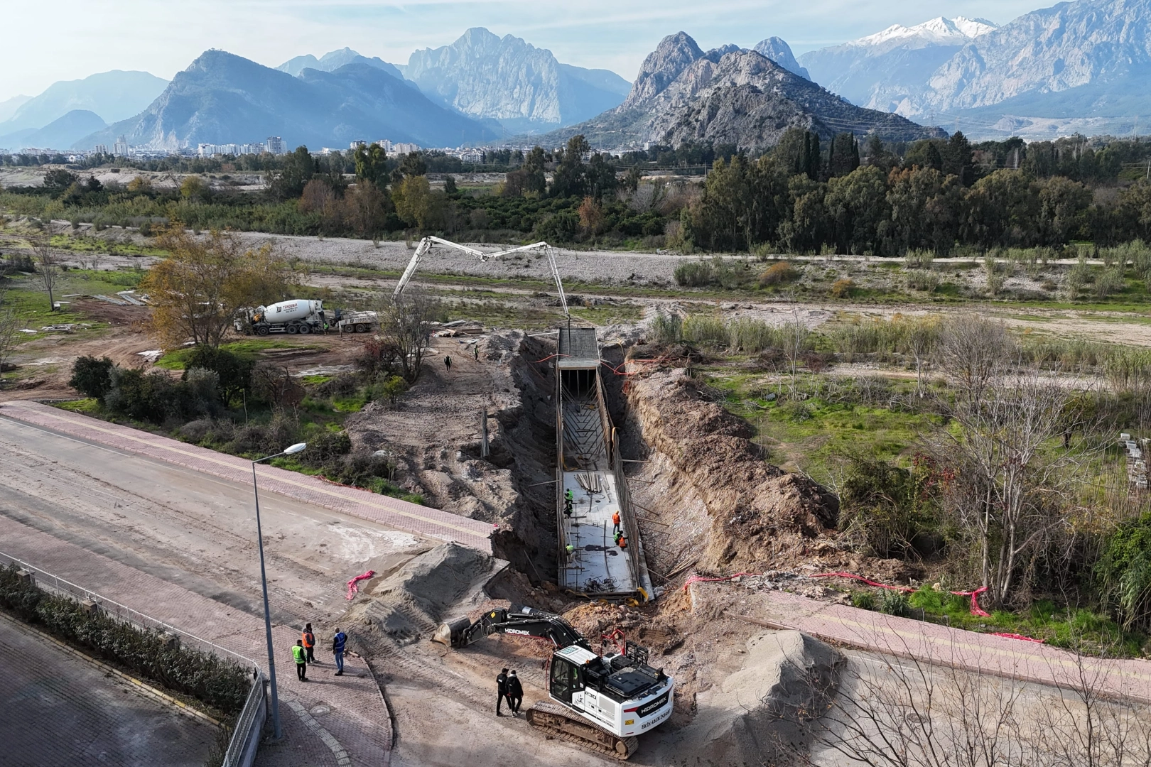 Antalya&rsquo;da yağmursuyu altyapısı g&uuml;&ccedil;leniyor