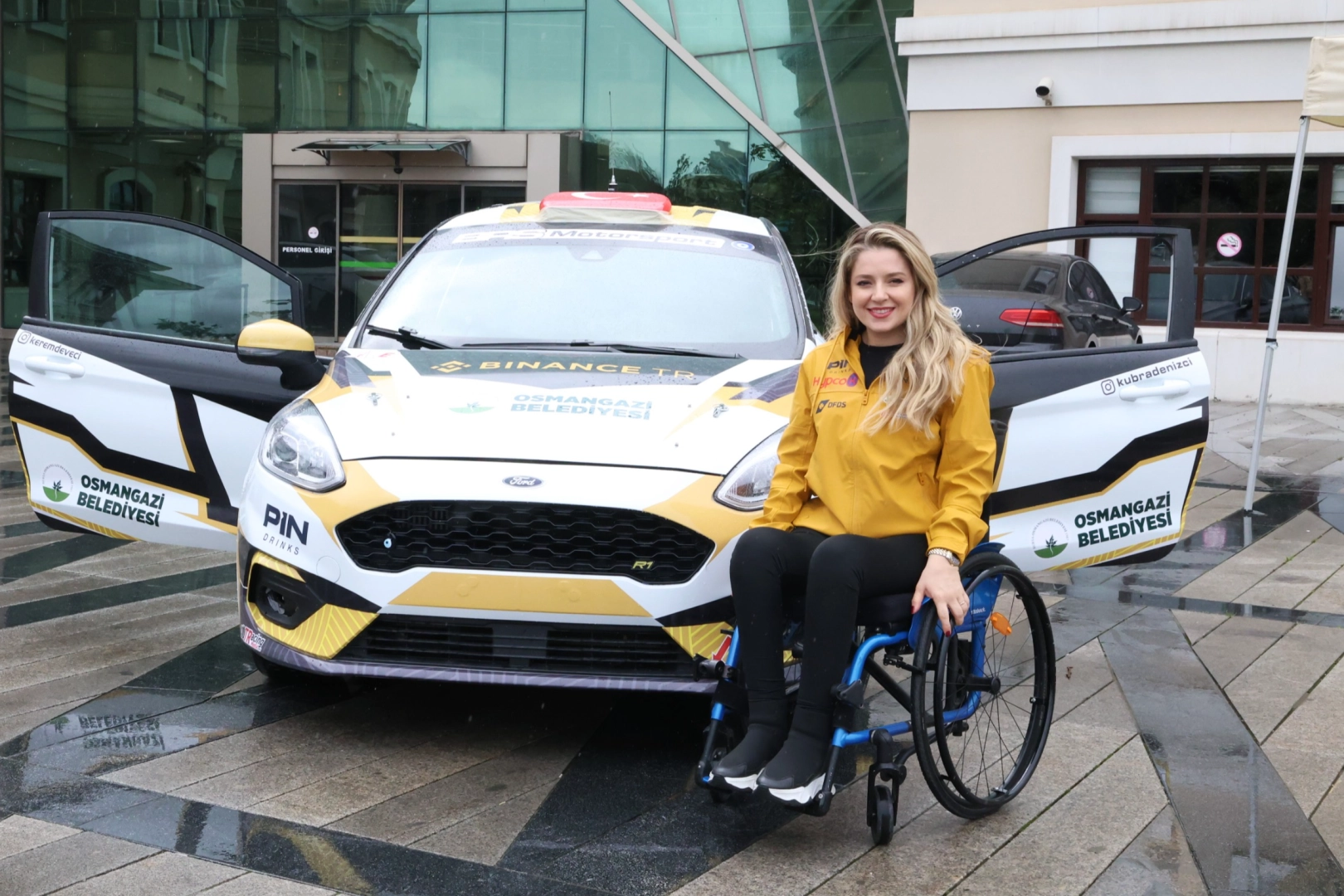 D&uuml;nyanın tek engelli Bursalı kadın ralli pilotu yeni zaferler peşinde