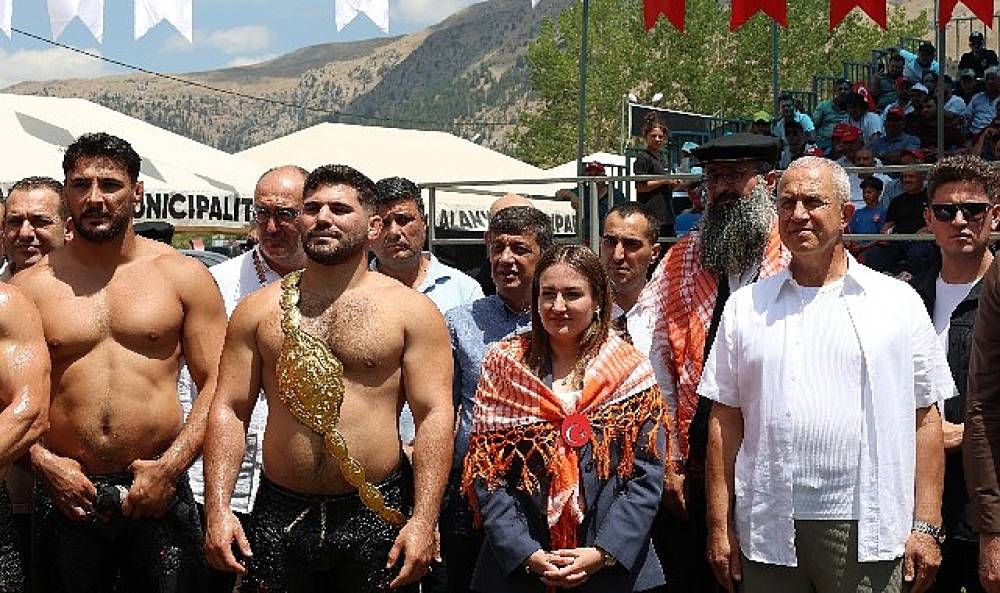 Başkan Vekili &Ouml;zdemir Alanya G&ouml;kbel g&uuml;reşlerine katıldı