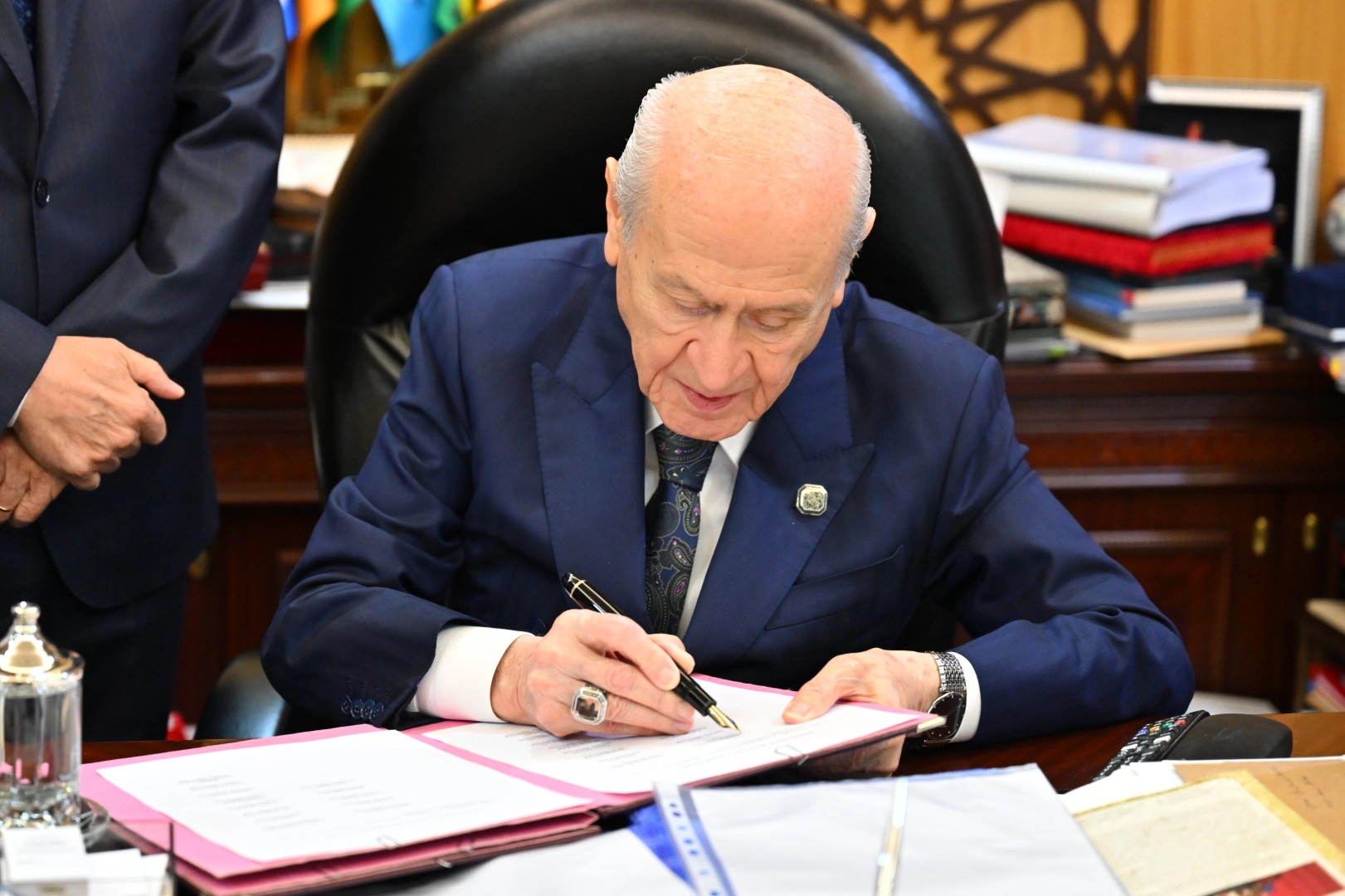 Bah&ccedil;eli 'Ter&ouml;rs&uuml;z T&uuml;rkiye' i&ccedil;in hazırlanan &ccedil;er&ccedil;eve yasaya imza attı
