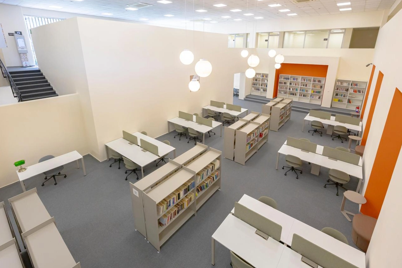 İzmir'de Hasan Ali Y&uuml;cel K&uuml;t&uuml;phanesi hizmette