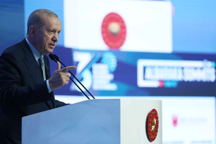 Cumhurbaşkanı Erdoğan'dan Ekonomi Zirvesinde kritik mesajlar... K&uuml;resel sarsıntılar her &uuml;lkede hissediliyor