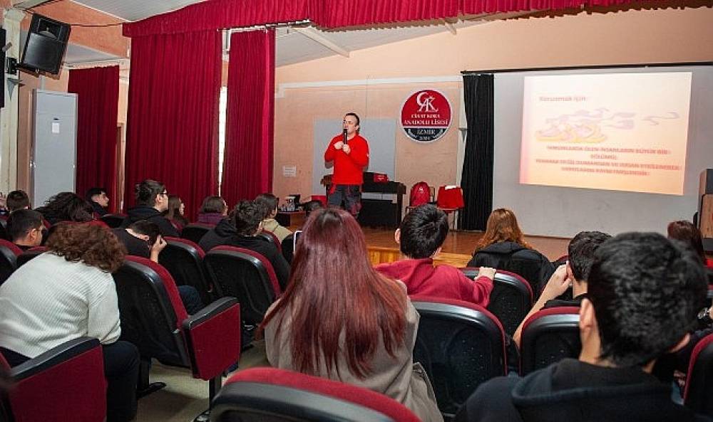 Karşıyakalı gen&ccedil;ler afetlere karşı bilin&ccedil;leniyor