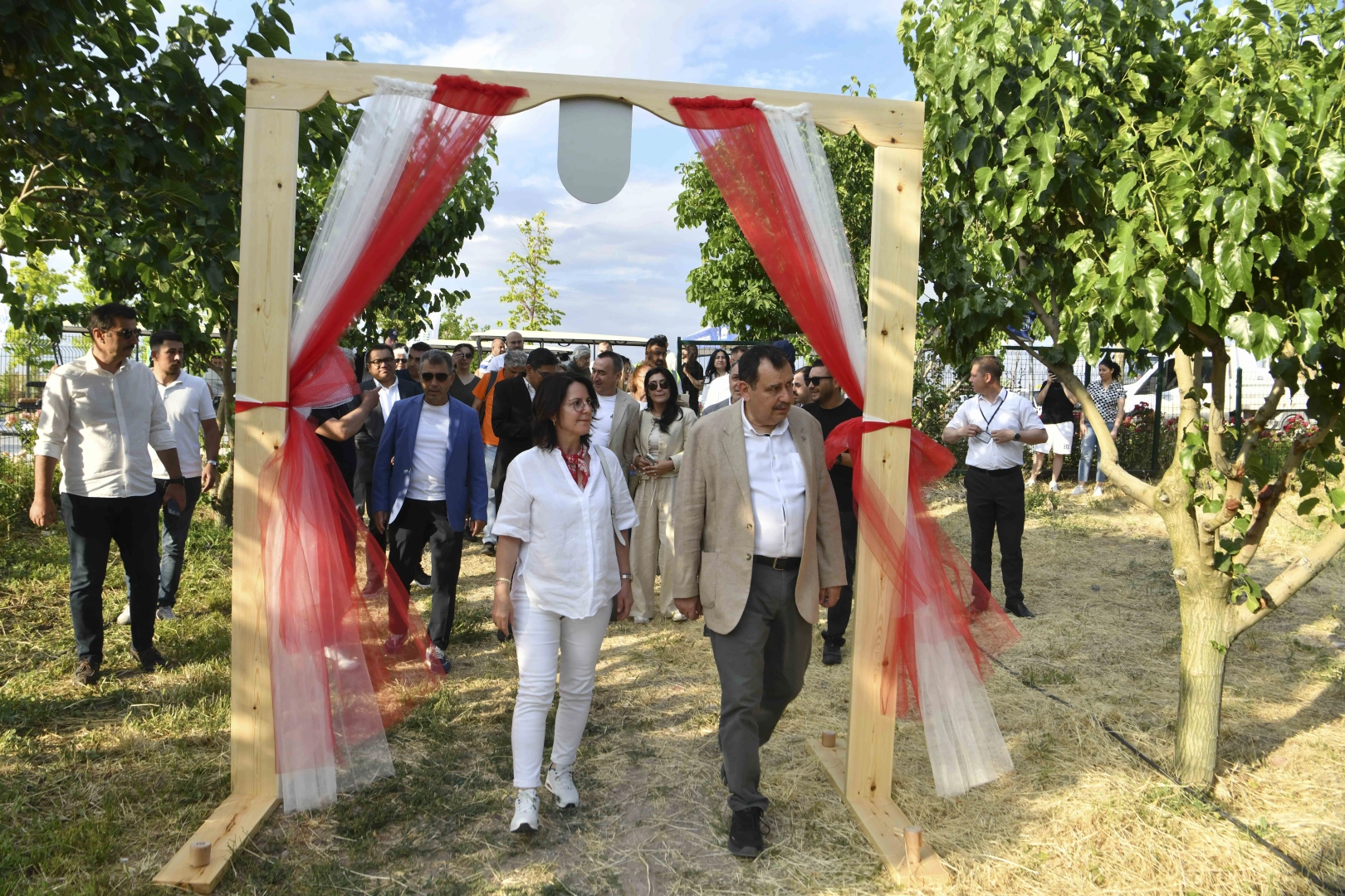 ATA &Ccedil;iftliği&rsquo;nde ilk dut toplandı