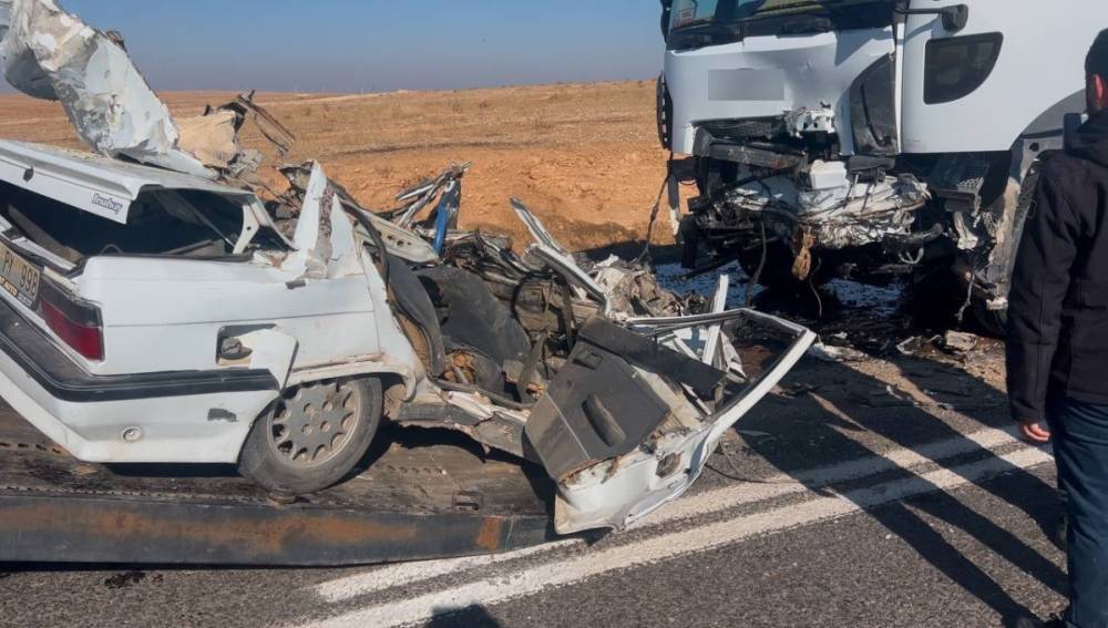 Şanlıurfa’da beton mikseriyle çarpışan otomobil hurdaya döndü: 1 ölü, 1 yaralı 