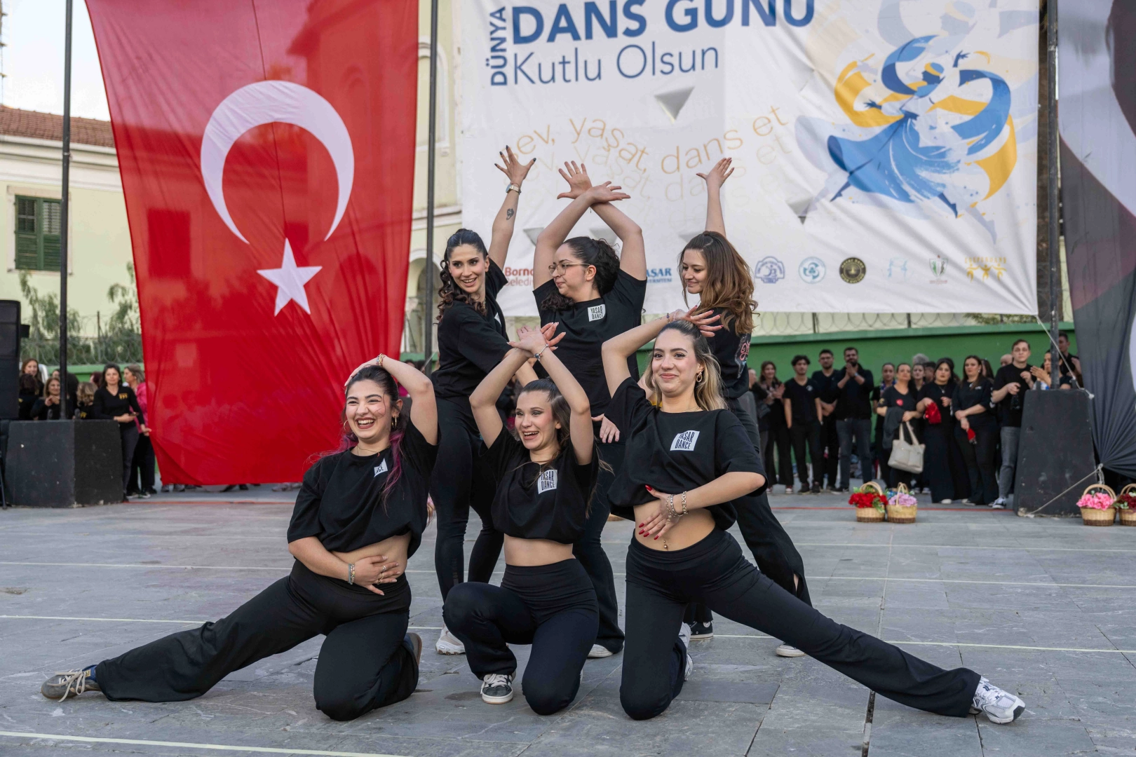 Bornova&rsquo;da dans coşkusu