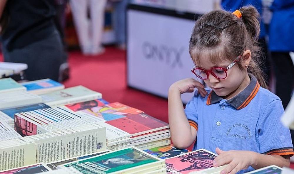 Antalya Kitap Fuarı'na ilgi s&uuml;r&uuml;yor