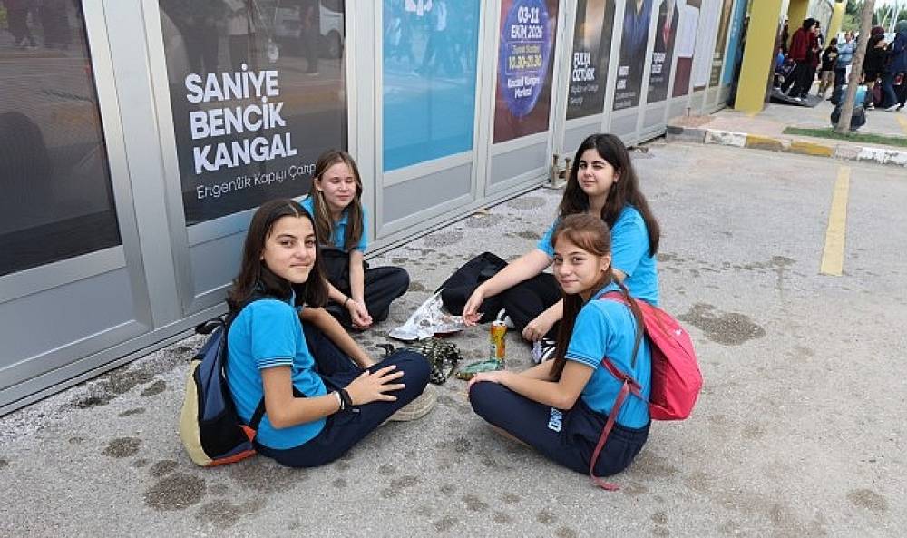 &Ouml;ğrenciler kitapların d&uuml;nyasını keşfetti
