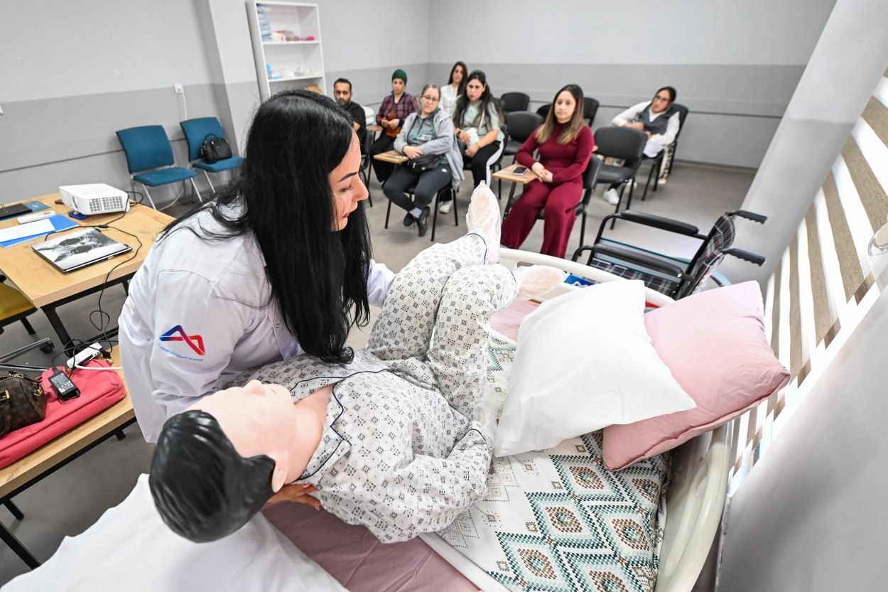 Mersin B&uuml;y&uuml;kşehir&rsquo;den &uuml;cretsiz hasta ve yaşlı bakım kursu