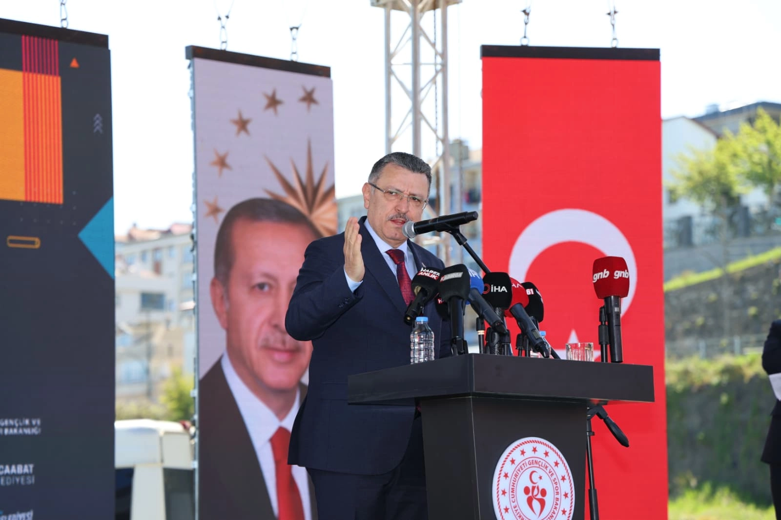 Trabzon'da Ak&ccedil;aabat Yarı Olimpik Y&uuml;zme Havuzu a&ccedil;ıldı
