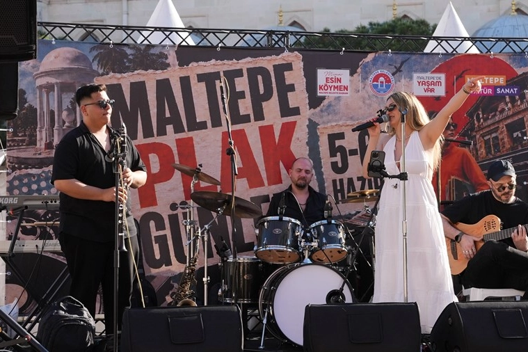 &lsquo;Yeni altın &ccedil;ağını&rsquo; yaşayan plakların sesi Maltepe&rsquo;de y&uuml;kseldi