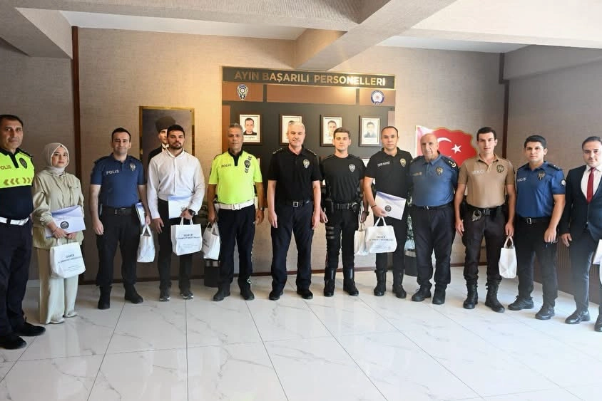 D&uuml;zce&rsquo;de başarılı emniyet personeli &ouml;d&uuml;llendirildi