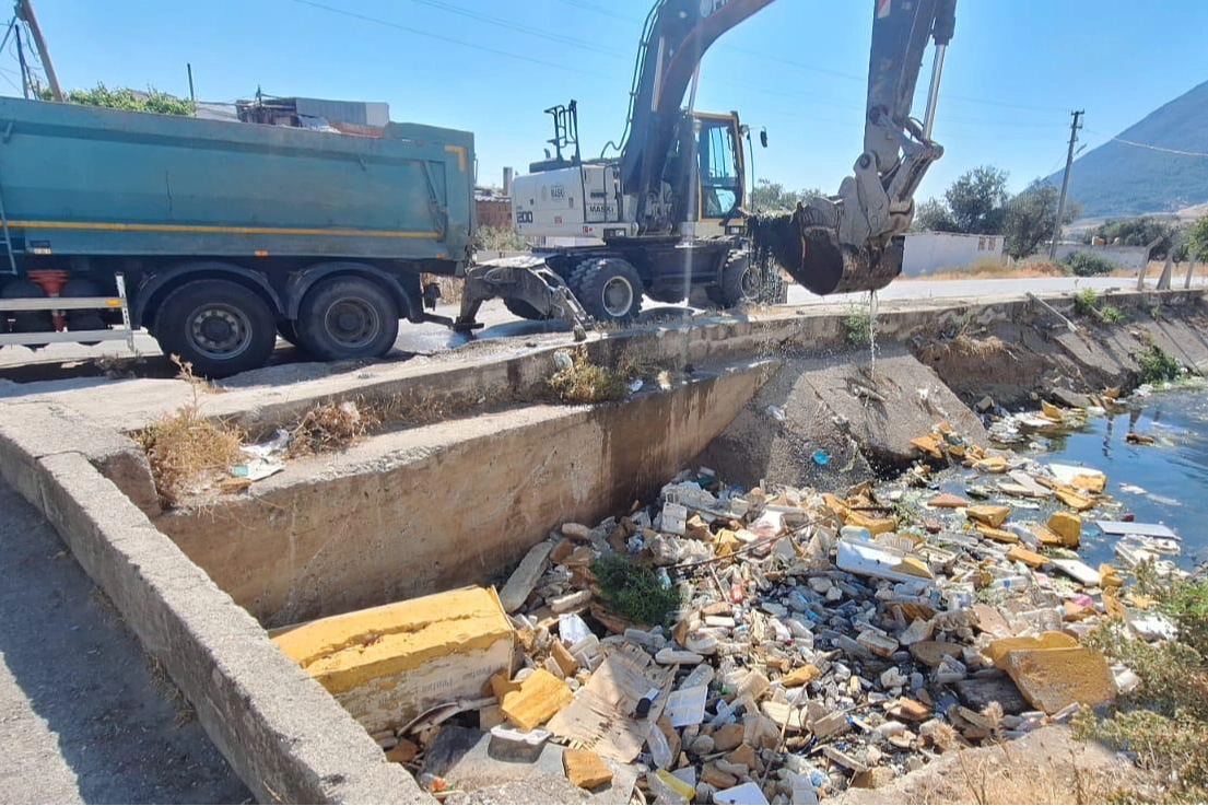 Manisa'da Bozk&ouml;y Deresi&rsquo;nde 150 kamyonluk dev temizlik