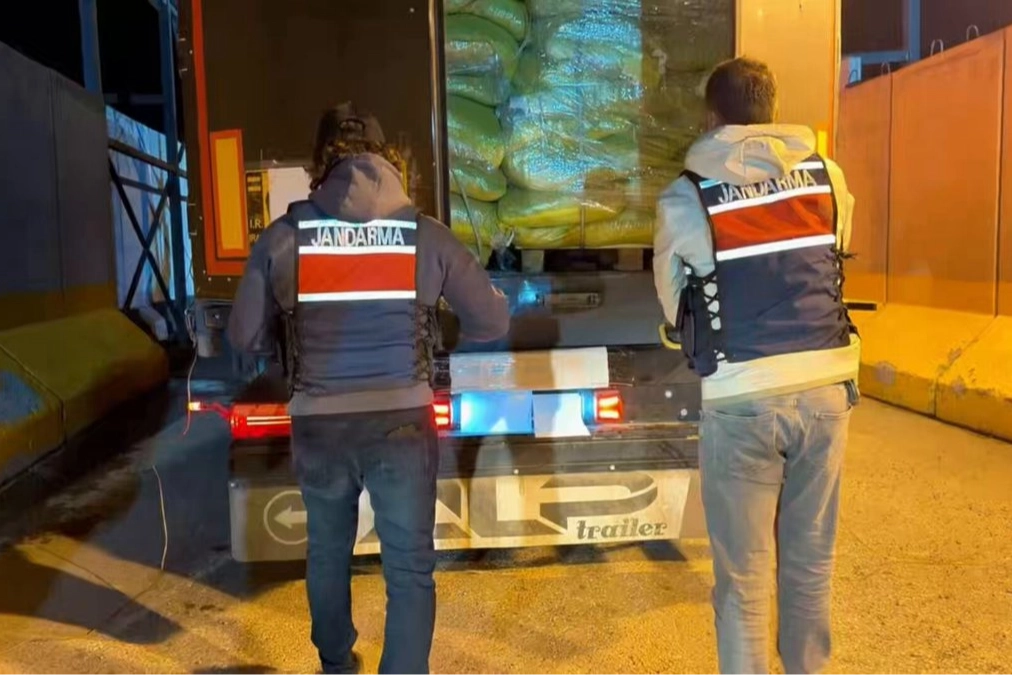 Van'da uyuşturucu operasyonu! 333 kilogram skunk ele ge&ccedil;irildi