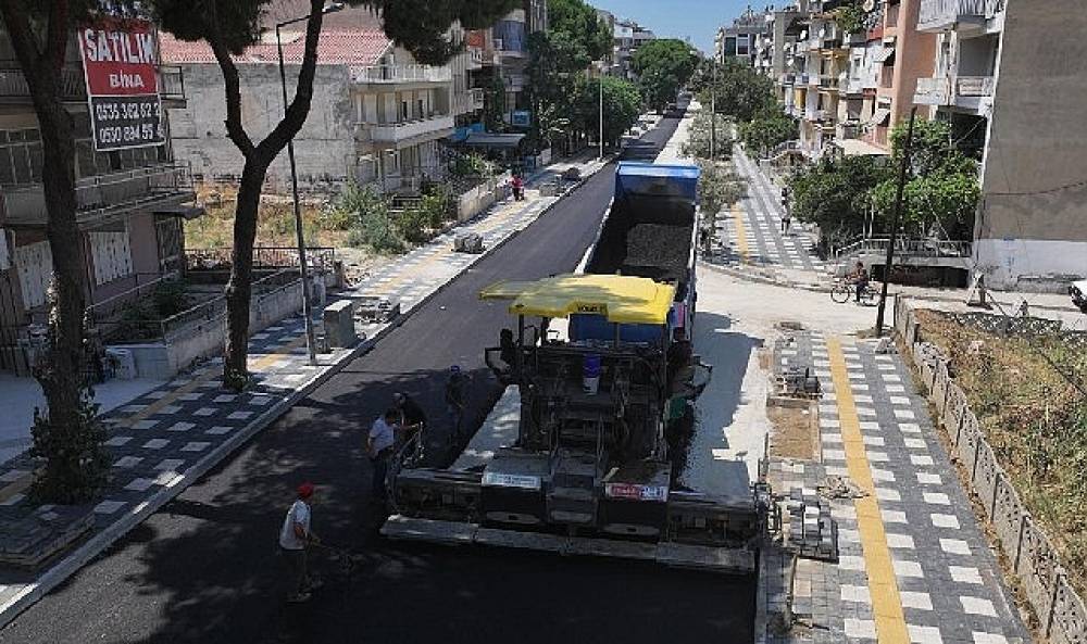 Manisa B&uuml;y&uuml;kşehir Belediyesi, Salihli'de 4 Caddeyi Sıcak Asfaltla Yeniliyor