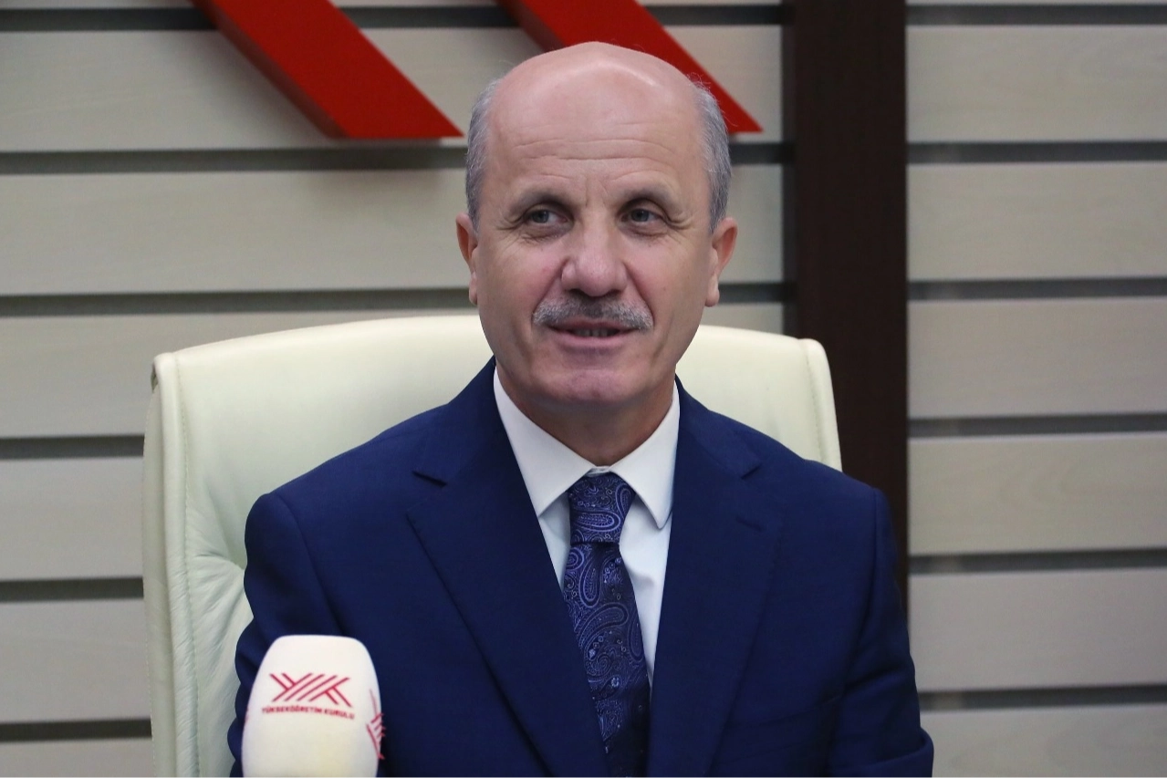 Y&Ouml;K Başkanı &Ouml;zvar&rsquo;dan 'akademik d&uuml;r&uuml;stl&uuml;k' mesajı