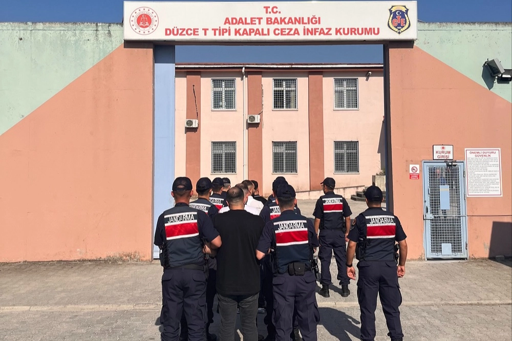D&uuml;zce Jandarması'ndan bir haftada 184 olaya m&uuml;dahale... 17 aranan kişi yakalandı