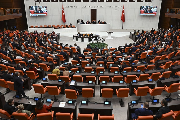 TBMM&rsquo;de &ldquo;Ter&ouml;rs&uuml;z T&uuml;rkiye&rdquo; mesaisi... Kanun teklifinin g&ouml;r&uuml;şmeleri s&uuml;r&uuml;yor