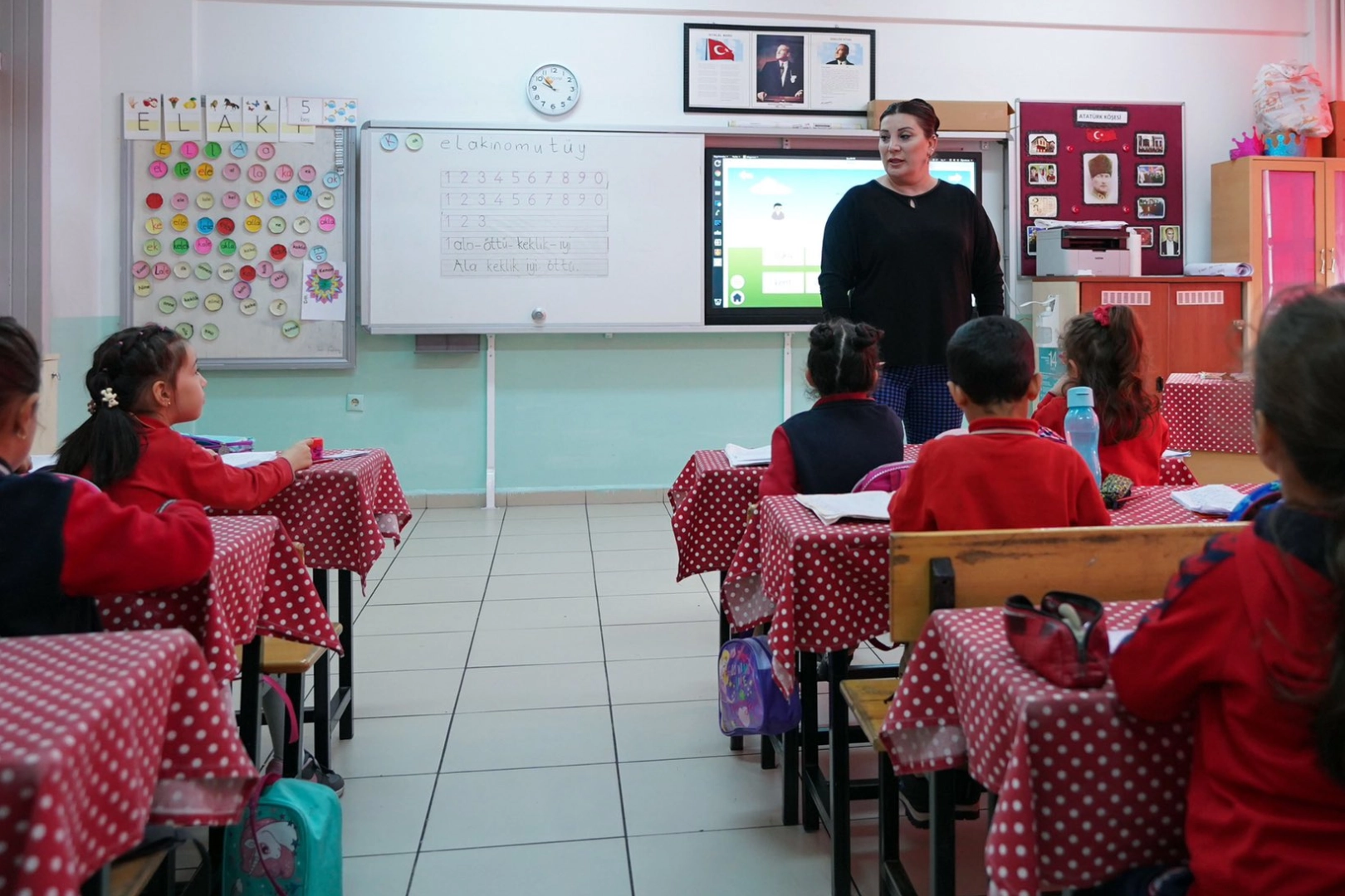 S&ouml;zleşmeli &ouml;ğretmen eşlere il değişikliği m&uuml;jdesi... Başvurular 12 Ağustos&rsquo;ta başlıyor