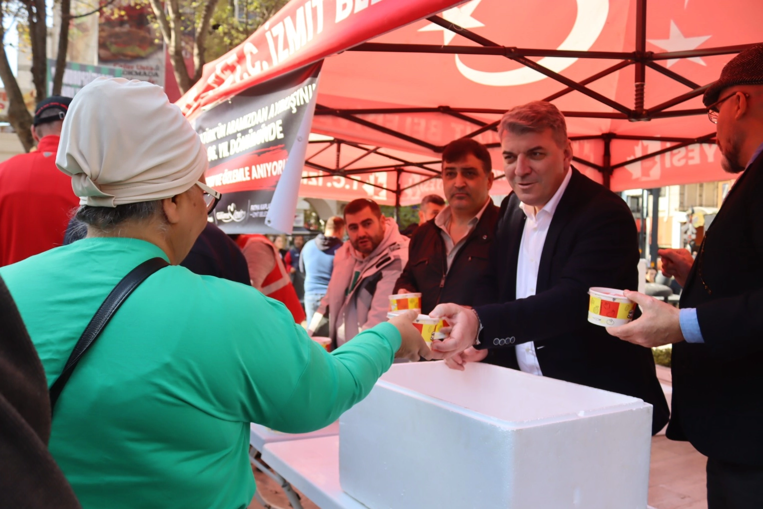 İzmit'te Ata'nın sevdiği yemekler ikram edildi