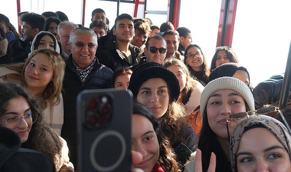 Başkan Topaloğlu'ndan kurs öğrencilerine teleferik eğlencesi