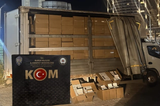 Bursa&rsquo;da 3 milyon ka&ccedil;ak makaron ele ge&ccedil;irildi