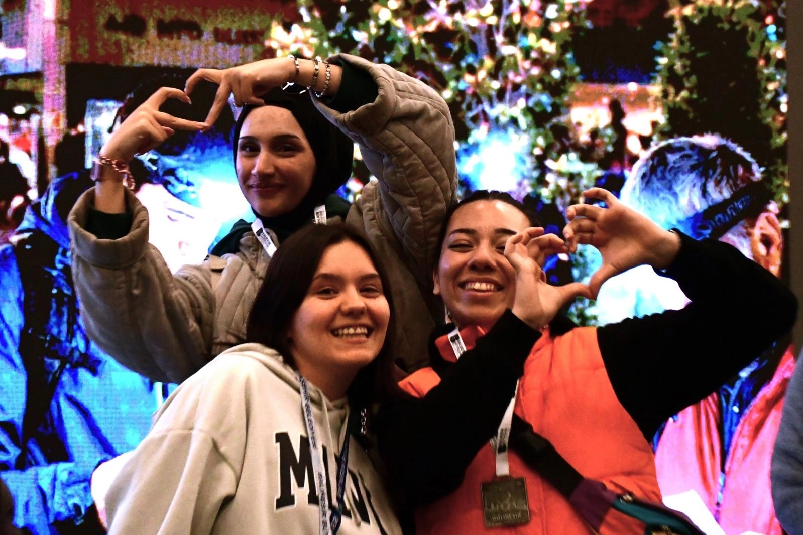 Balıkesir&rsquo;de 'Avlu Gece Oryantiringi' renkli g&ouml;r&uuml;nt&uuml;lere sahne oldu