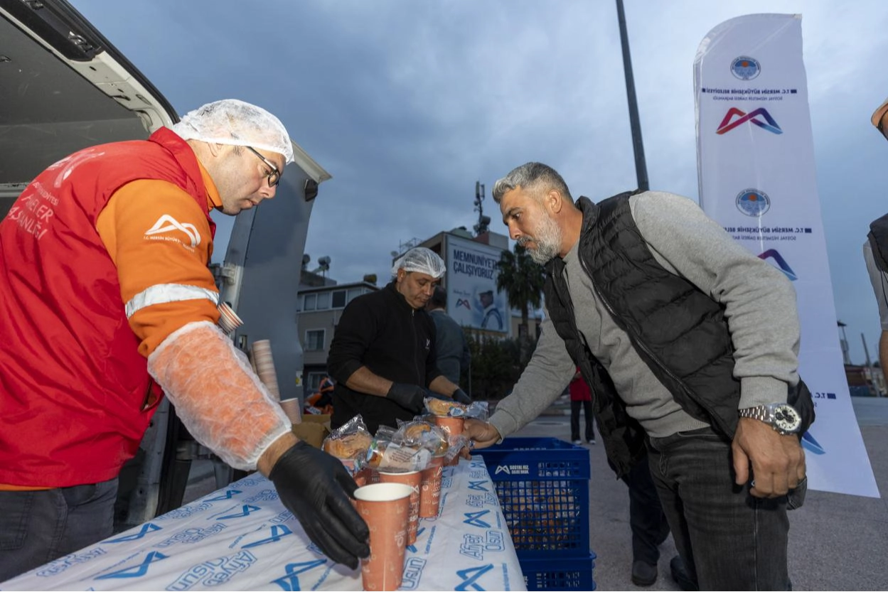 Mersin&rsquo;de &ldquo;1 Ekmek 1 &Ccedil;orba&rdquo;projesi yeniden başladı