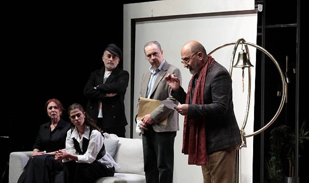 Şehrin Tiyatrosu &ldquo;Bir Halk D&uuml;şmanı" Oyunuyla G&uuml;ng&ouml;ren'de