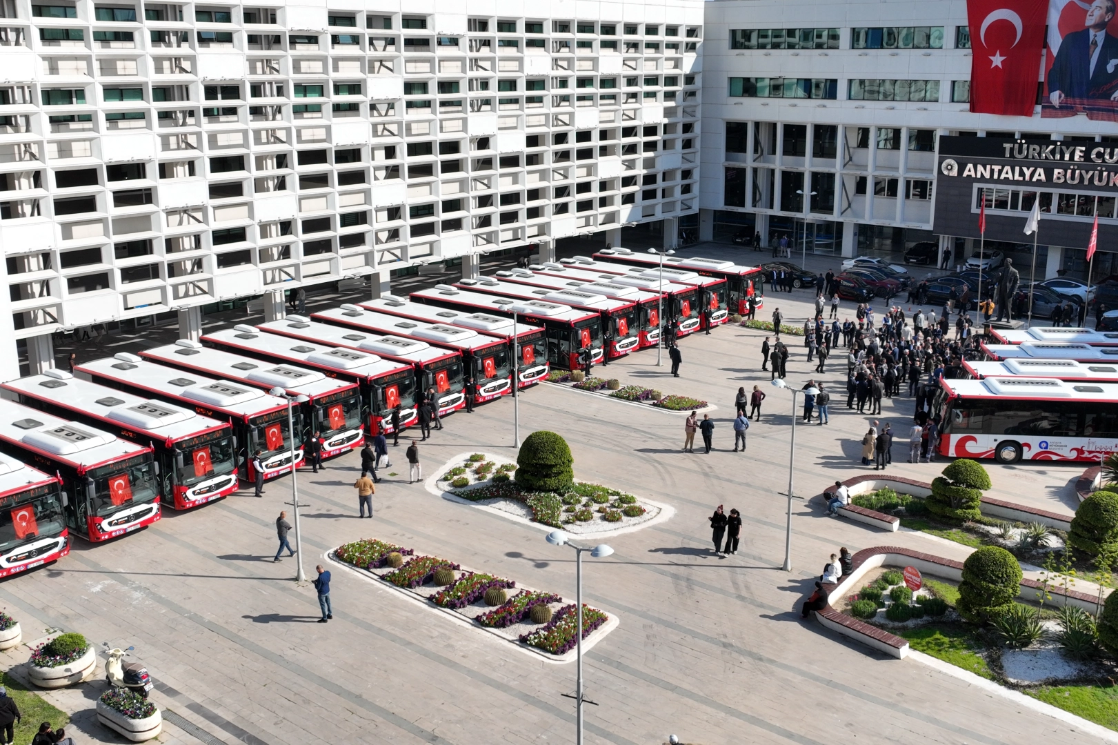 Antalya B&uuml;y&uuml;kşehir&rsquo;den toplu taşıma filosuna 19 yeni otob&uuml;s