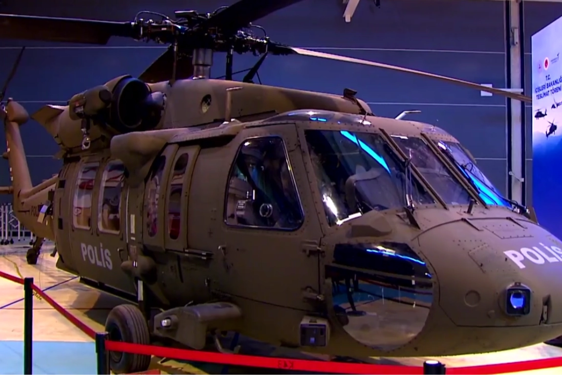 AKSUNGUR, ATAK ve T-70 helikopterleri teslim edildi