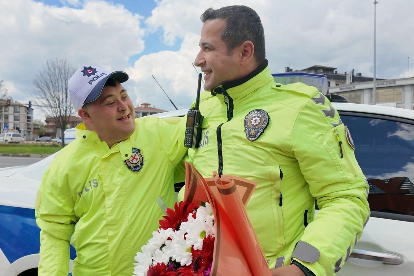 D&uuml;zce'de Oğuz Kaan&rsquo;ın polislik hayali ger&ccedil;ek oldu
