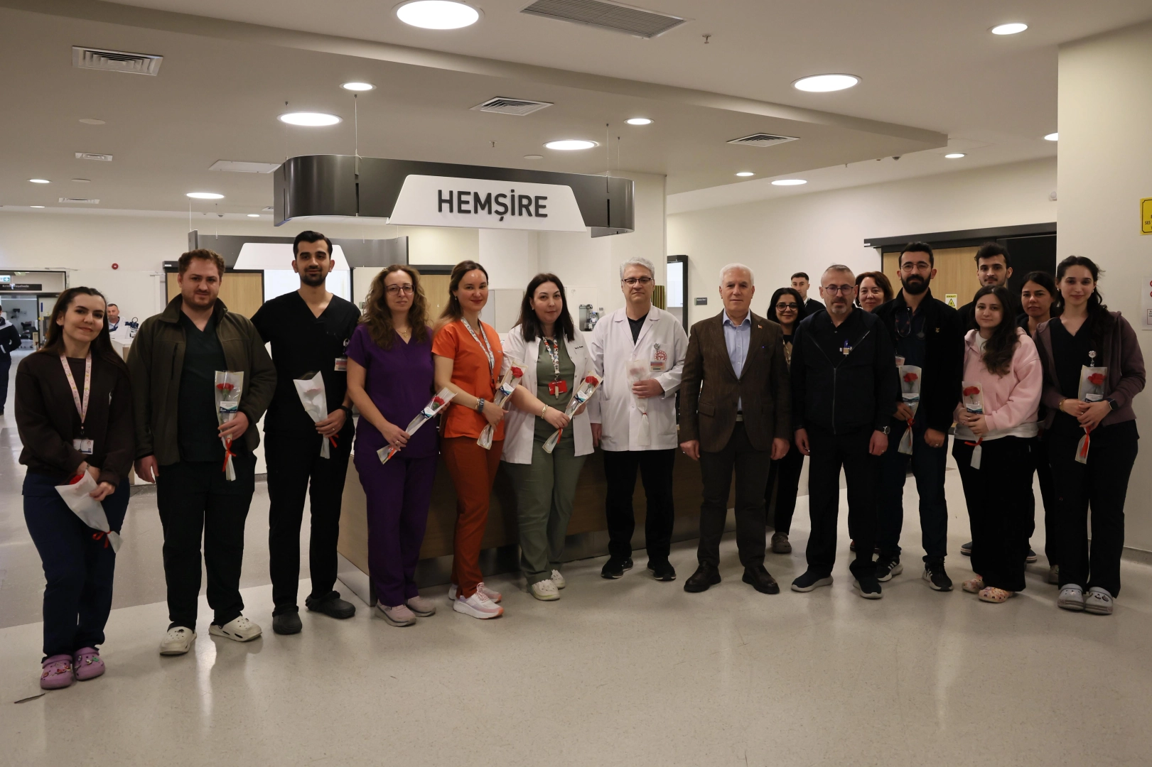 Başkan Bozbey'den sağlık &ccedil;alışanlarına ziyaret