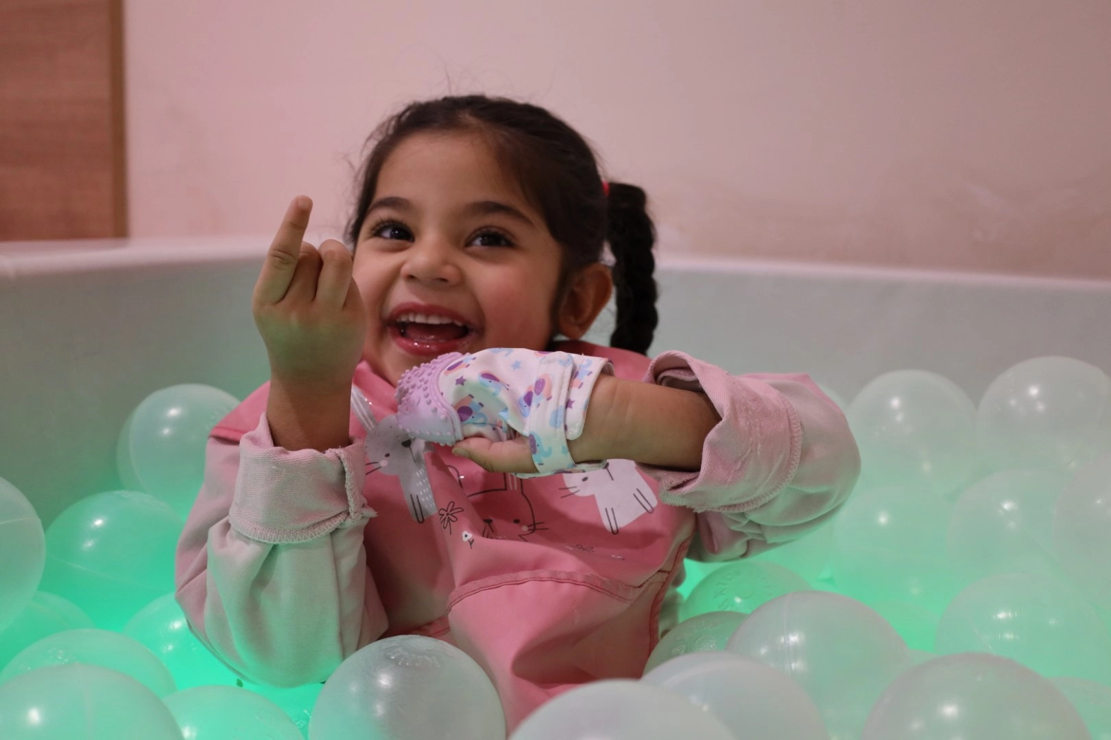 Irak&rsquo;tan gelen aile, Gonca ile umuda tutundu