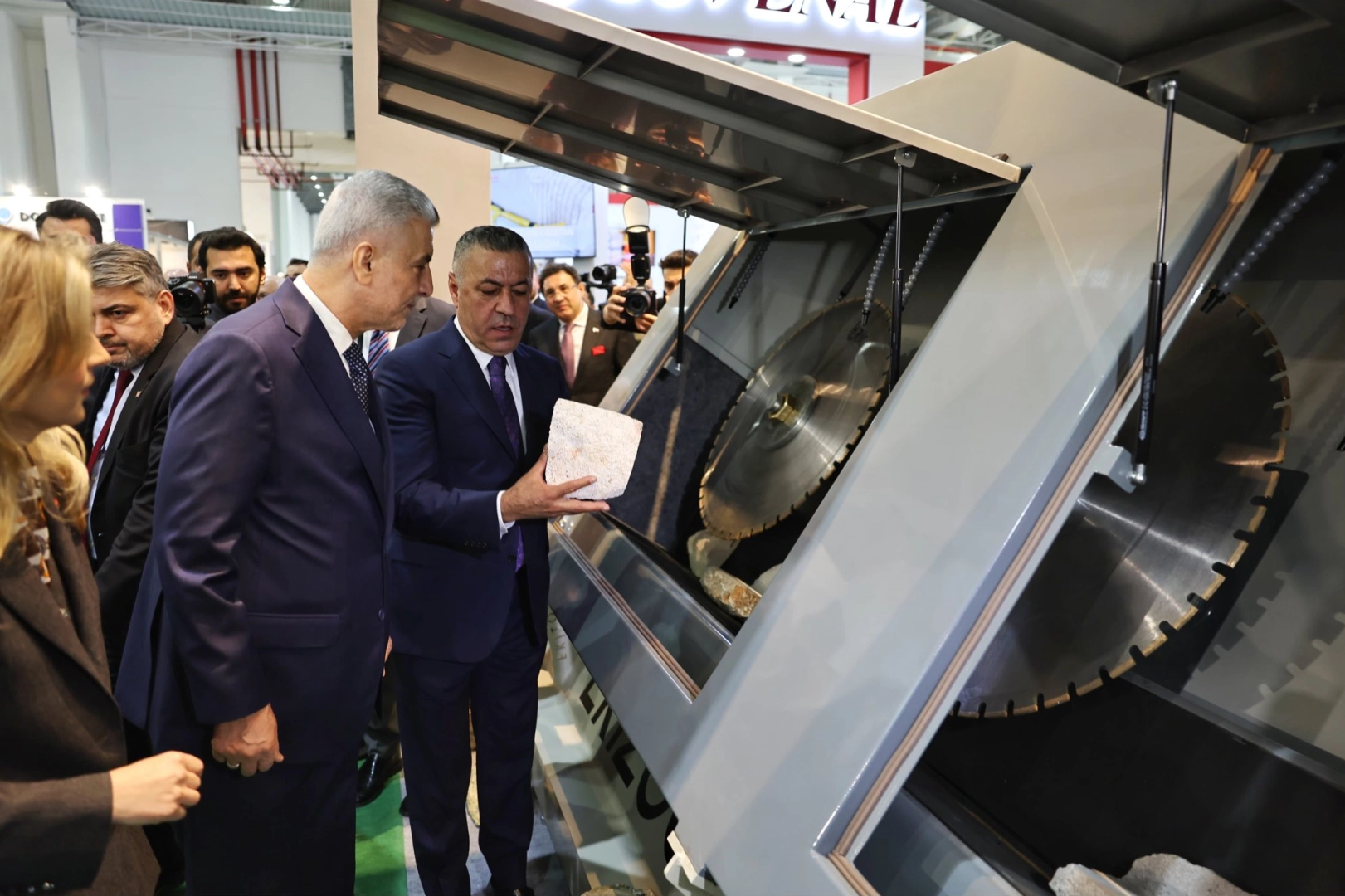 Bakan Bolat: T&uuml;rkiye doğal taşta d&uuml;nyada ilk &uuml;&ccedil;te