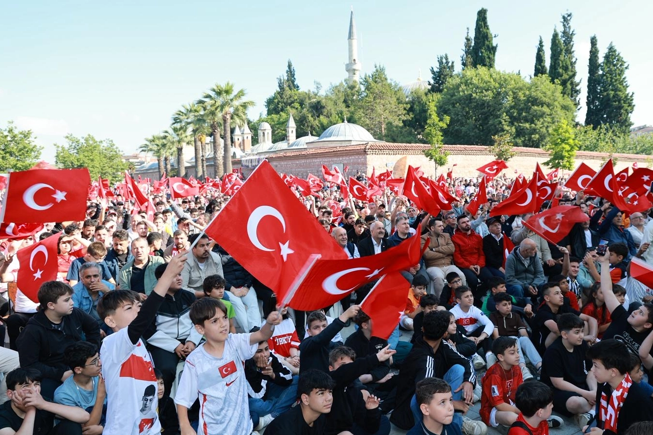 Gebze 'Bizim &Ccedil;ocuklar'ı tek y&uuml;rek izledi