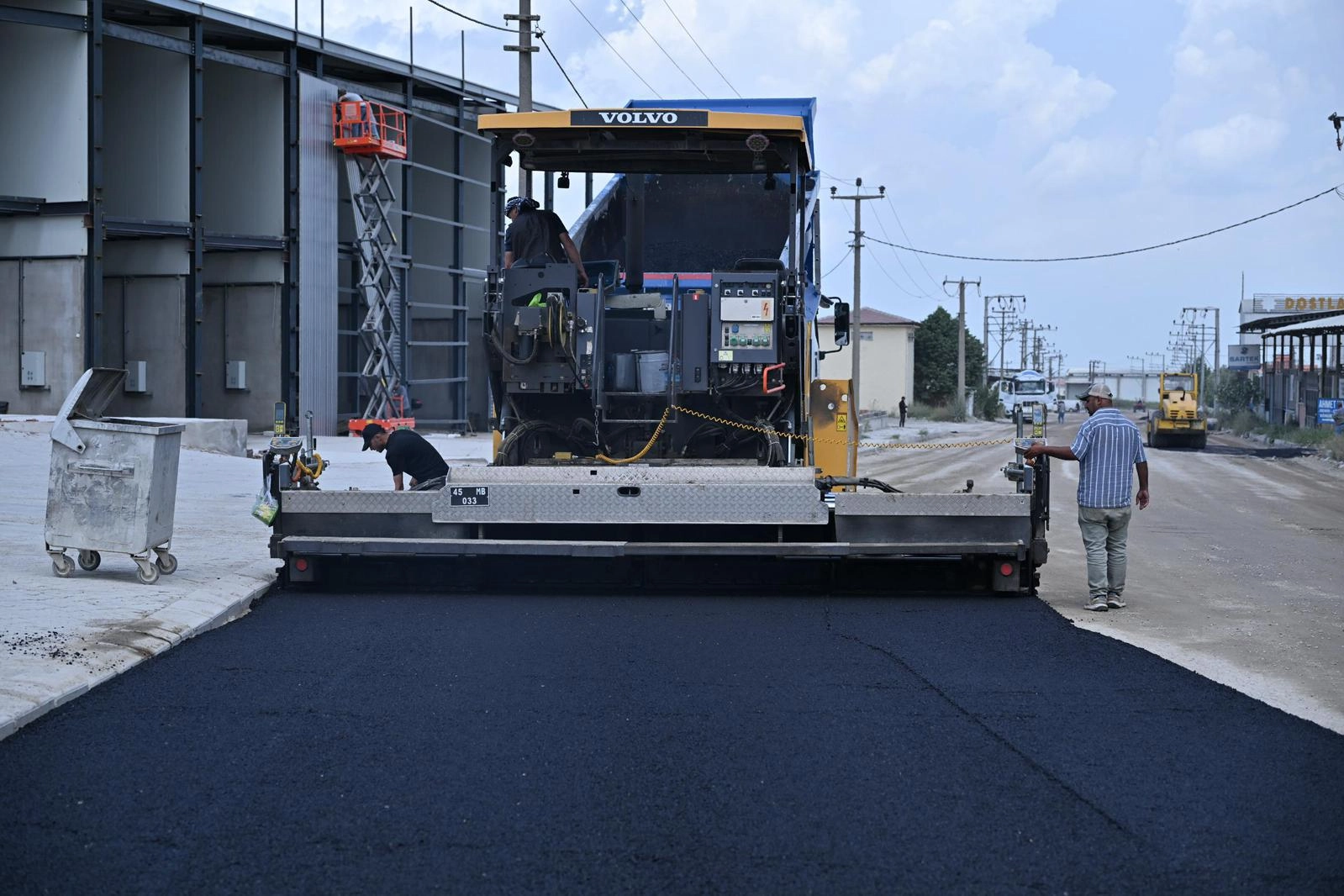 Manisa Turgutlu&rsquo;da 3 bin tonluk asfalt seferberliği