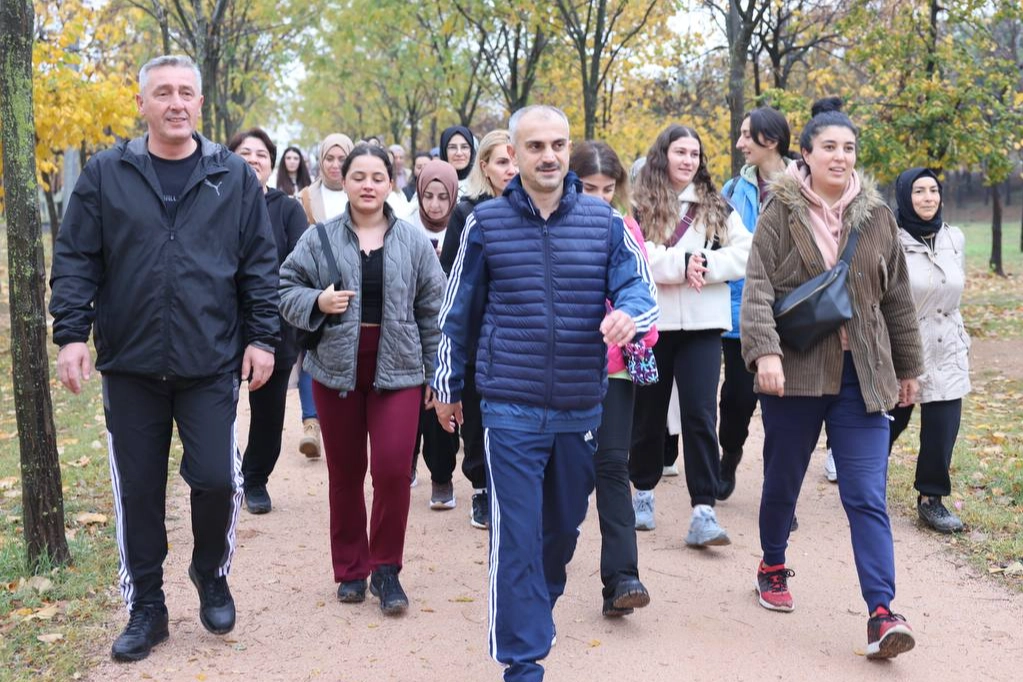 Kocaeli Çayırova'da Çiftçi öğretmenlerle yürüdü