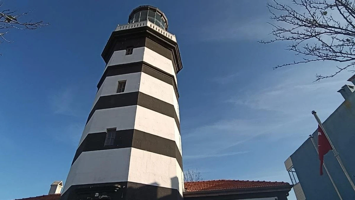 166 YILLIK TARİHİ ŞİLE DENİZ FENERİNİN &ldquo;ŞİLE BEZİ SATIŞ OFİSİ&rdquo; OLARAK KULLANILIYOR OLMASI İL&Ccedil;EDE ŞAŞKINLIK YARATTI!..