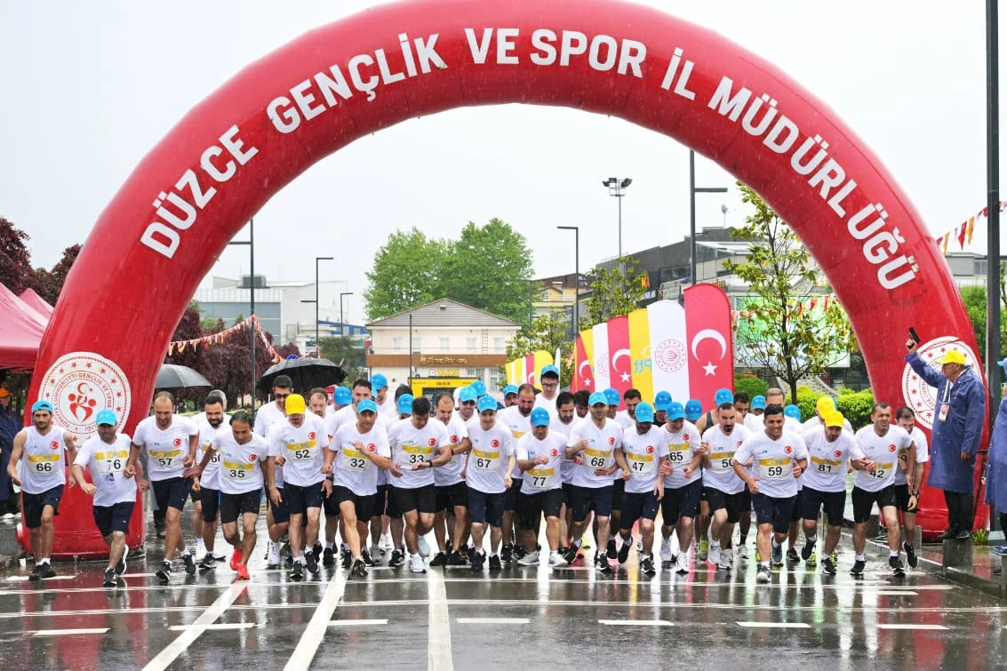 D&uuml;zce&rsquo;de postacıların kıyasıya yarışı... T&uuml;rkiye finali nefes kesti