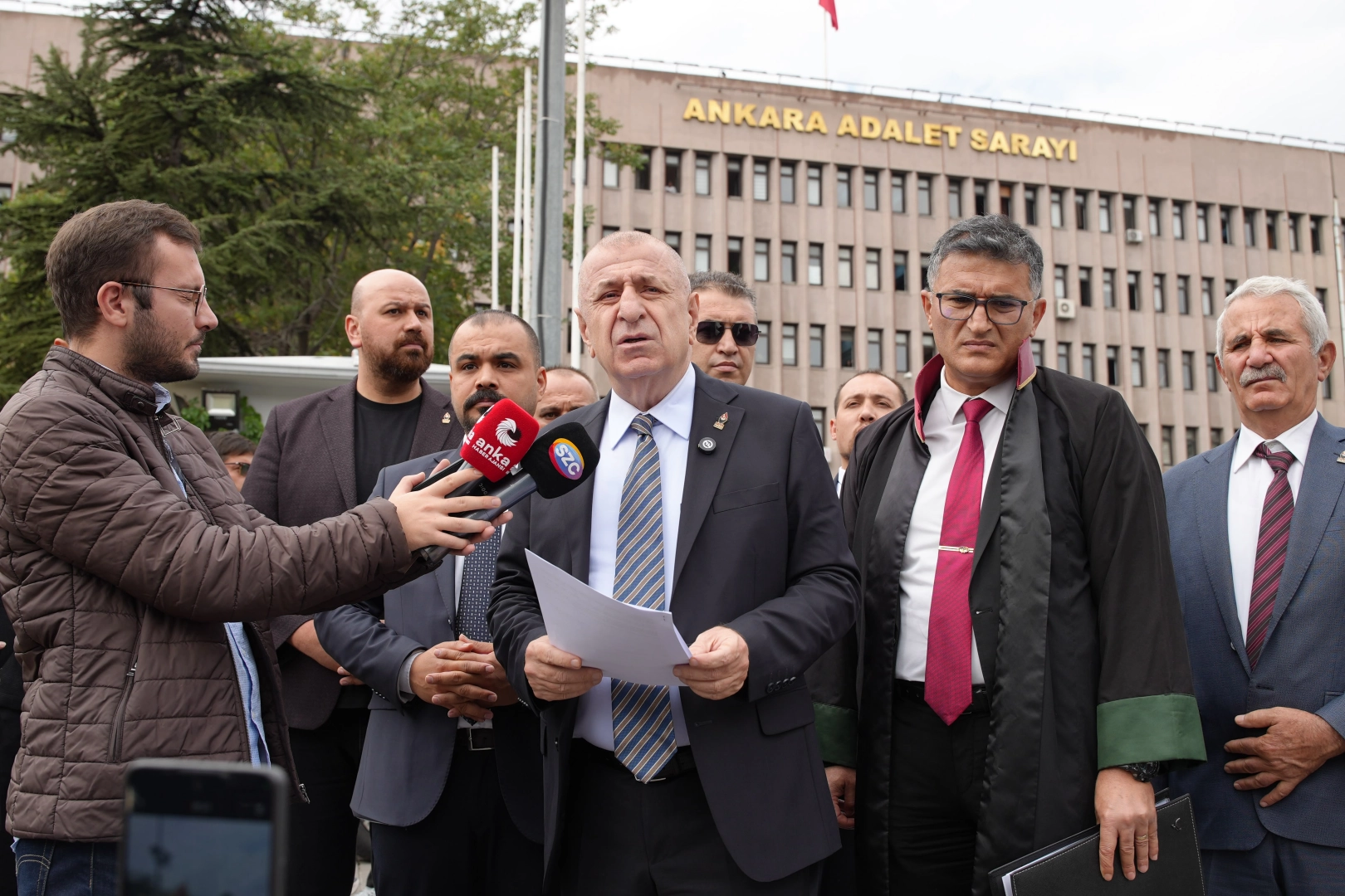 &Uuml;mit &Ouml;zdağ&rsquo;dan Diyarbakır&rsquo;daki K&uuml;rt&ccedil;e tabelalarla ilgili su&ccedil; duyurusu