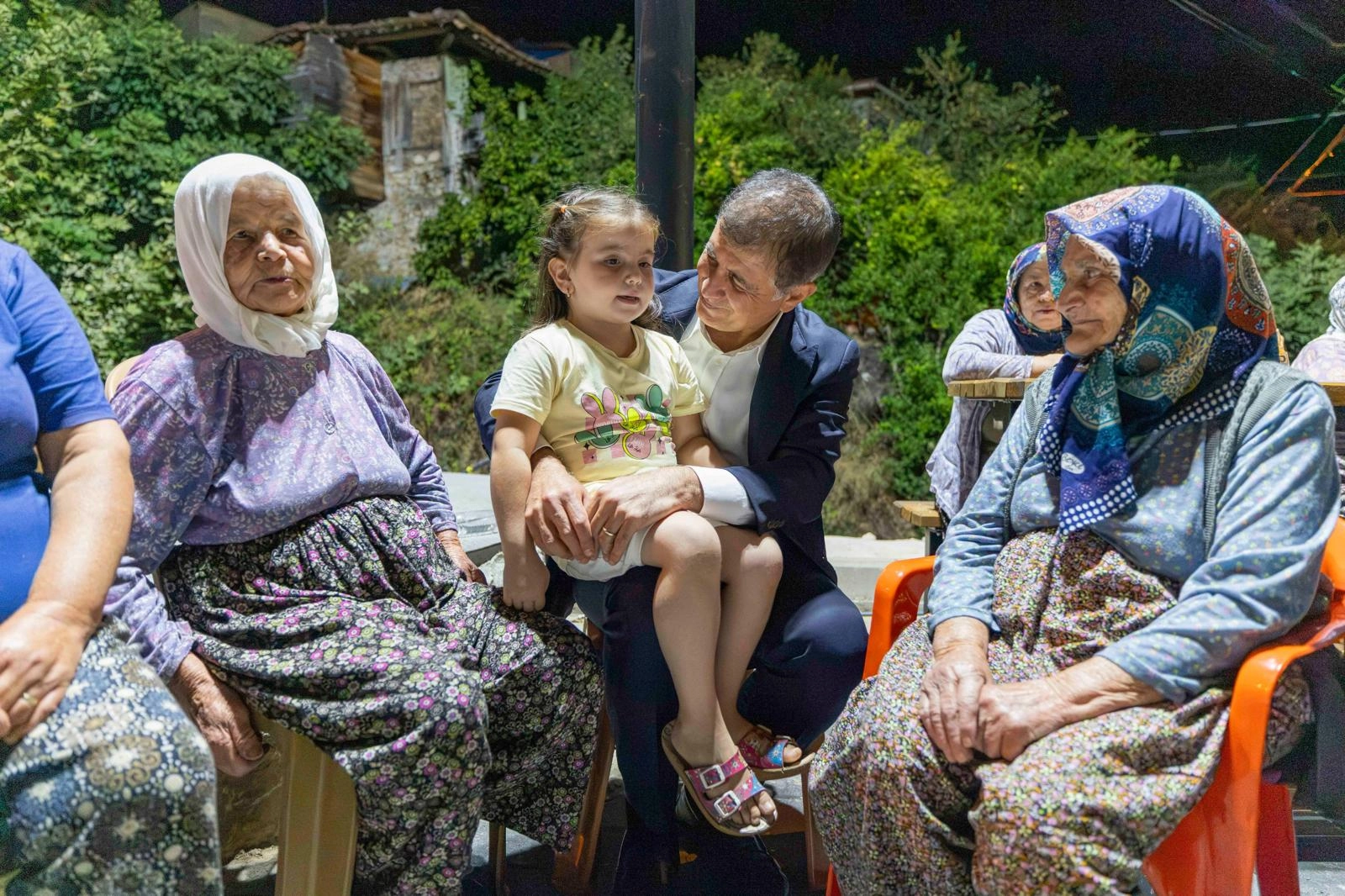 Başkan Tugay&rsquo;dan Beydağlı kadınlara &ccedil;ağrı