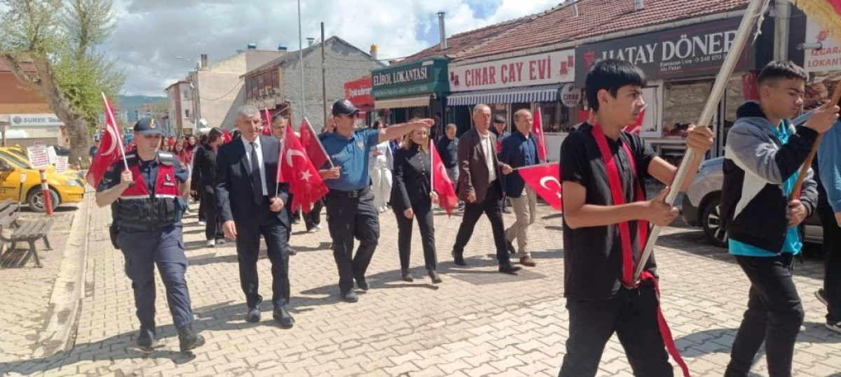 &ldquo;19 Mayıs Coşkusu Pazaryeri&rsquo;ni Sardı&rdquo;