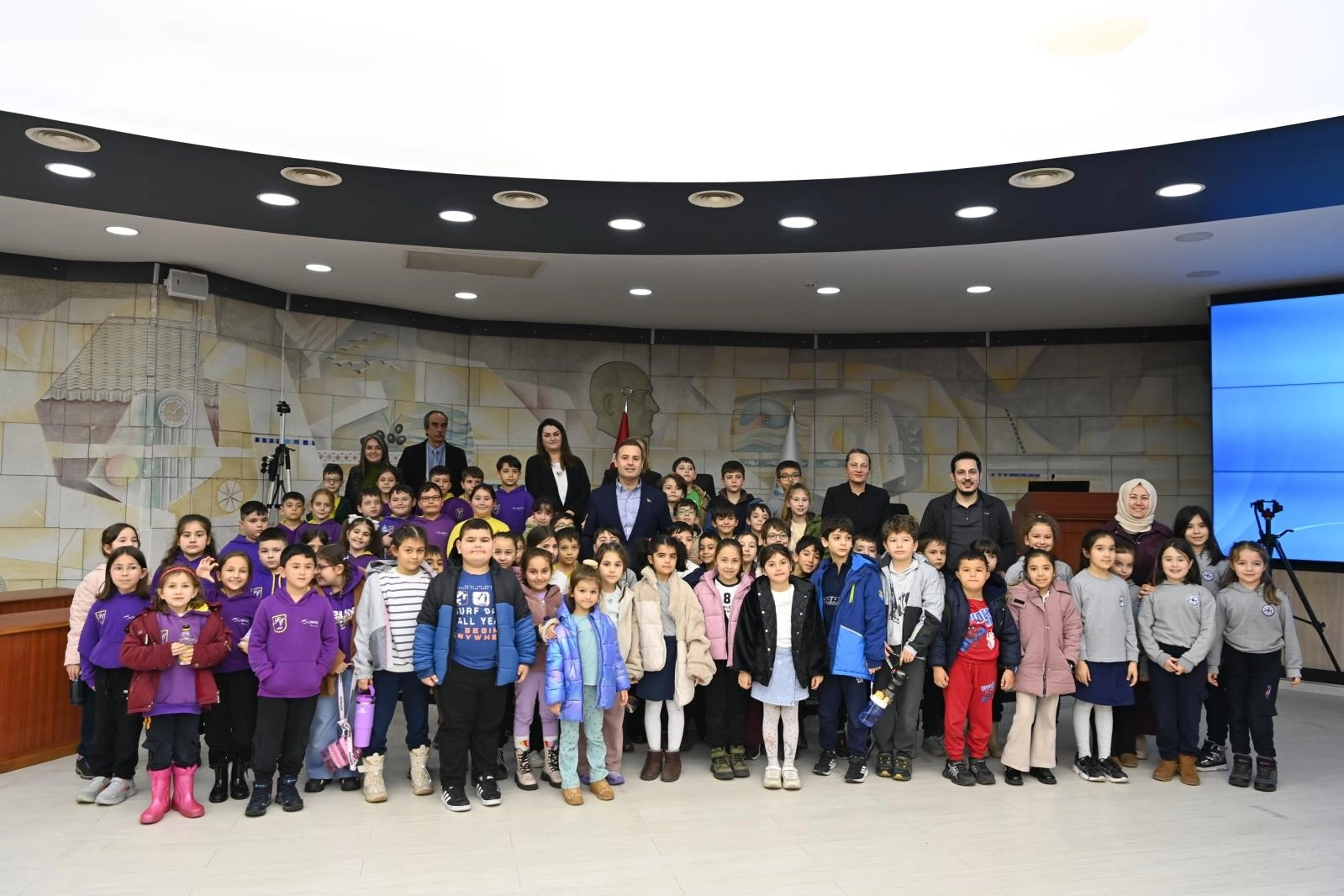 Balıkesir&rsquo;de Başka Akın, &ouml;ğrencileri belediyede ağırladı