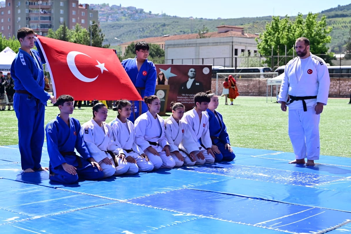 Bursa Gemlik&rsquo;te 19 Mayıs&rsquo;ın 107. yılı coşkuyla kutlandı