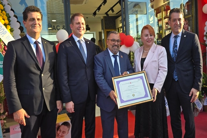 Haydar Ko&ccedil;ak, 48 yıl sonra eczacılık diplomasına kavuştu