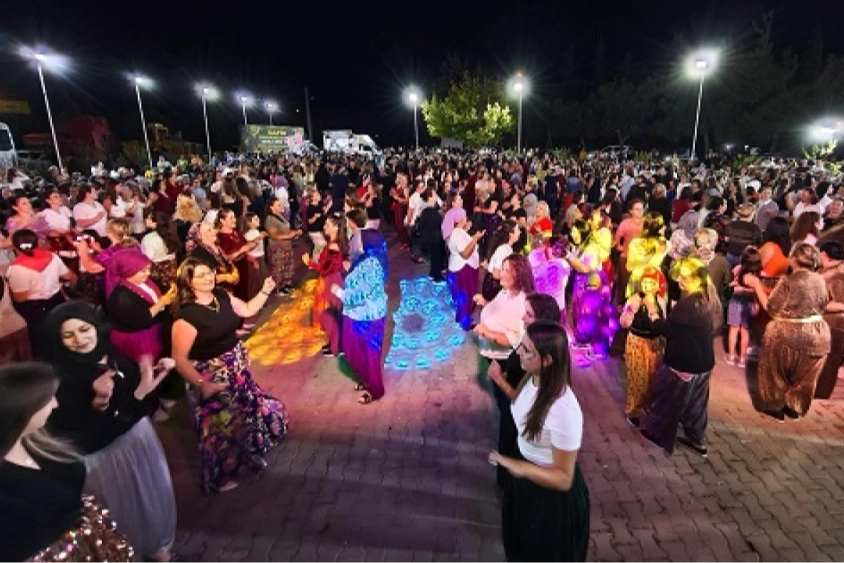 Keşan&rsquo;da 2 bin kadın &ldquo;Şalvar Gecesi&rdquo;nde buluştu